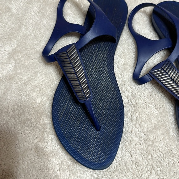 Blue rubber toe sandals size 10 - Picture 2 of 5